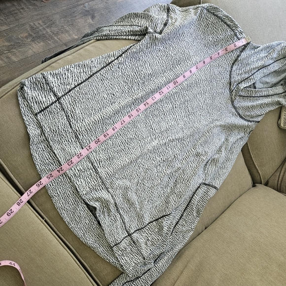 Lululemon Squad Goals Hoodie Size 8 Lightweight White Gray Pullover Top Shirt - Picture 9 of 11